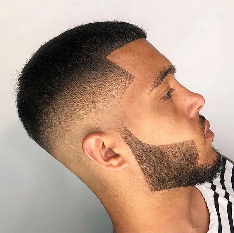 Buzz cut із чітким контуром та оформленою бородою